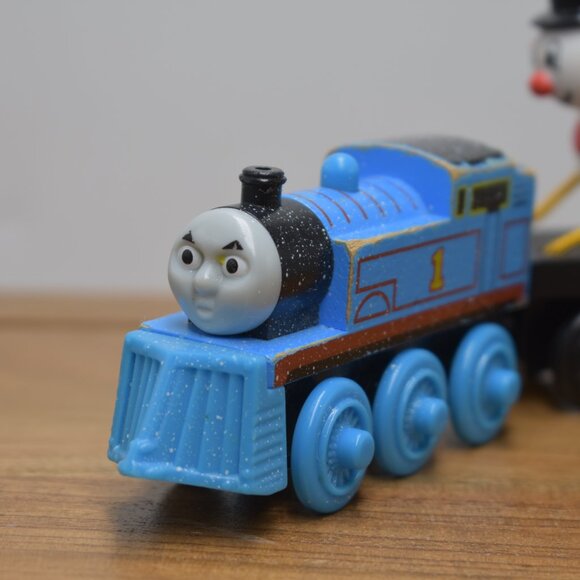 Winter Wonderland Thomas & Snowman Balloon Car - Thomas & Friends Wooden Trains - Picture 2 of 8